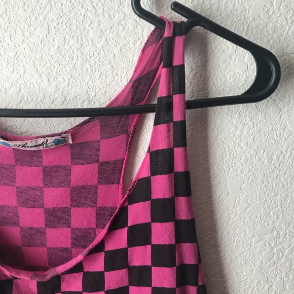 Threads from Hot Topic Tank - Picture 3 of 5